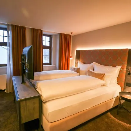Boutiquehotel Burg Adenbach&Alter Weinbau-3